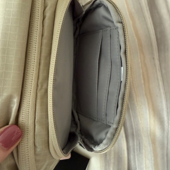 NEW! Baggallini On the Go Waist Belt Pack Tan "Chalk Gloss" Ripstop $70 - Picture 7 of 15